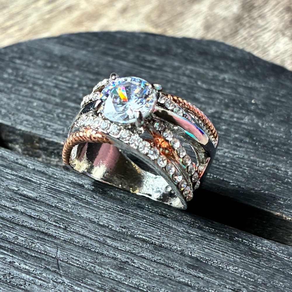 ✨ NWT Two-Tone Silver & Rose Gold Layered Statement Rhinestone Ring – Size 8 ✨